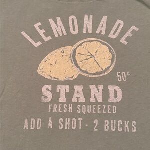 American eagle Lemonade Stand Graphic Tee. Medium